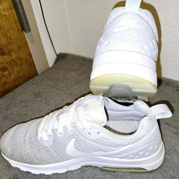 Nike Air Max Motion 833662-010 Platinum White Grey Running Shoes Women Sz 8.5 - Picture 6 of 7